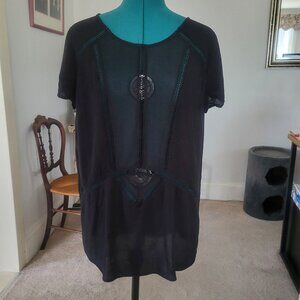 Hinge Sheer Black Top